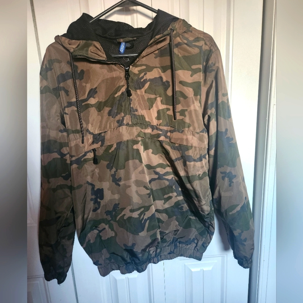 H&M DIVIDED HOODED ANORAK CAMOFLAUGED 1/4 ZIP PULLOVER-XS